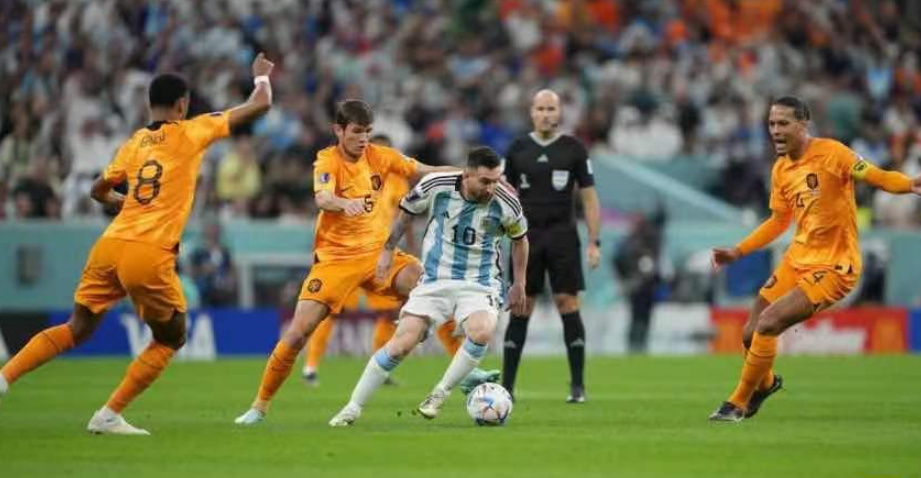 Argentinien eliminierte die Niederlande und erreichte das Halbfinale